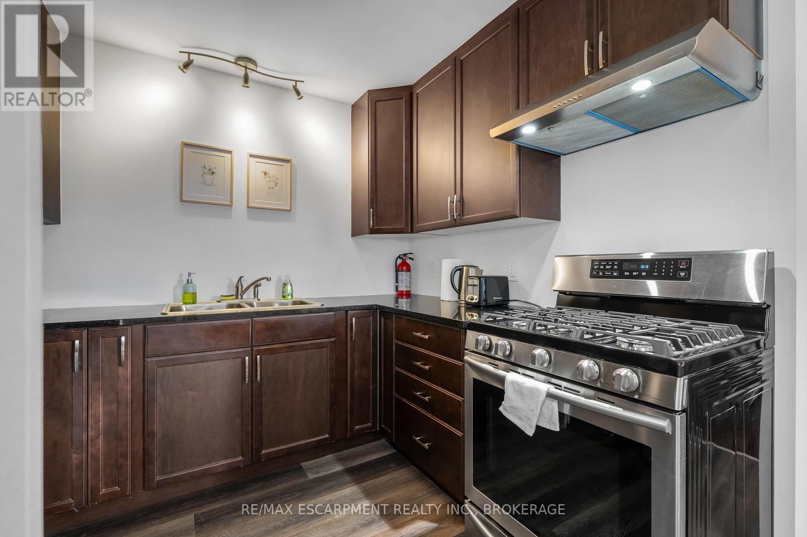 Photo 15 of Main 12 Parkview Crescent, Welland ON