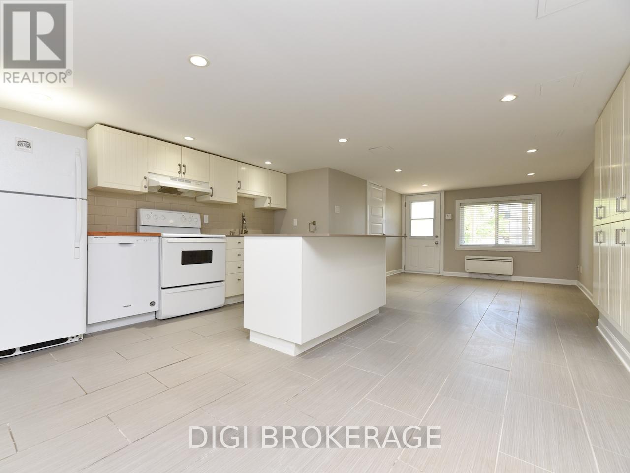 Photo 10 of 11 1 2 3 13 1 2 3 11 13 Acacia Avenue, Ottawa ON