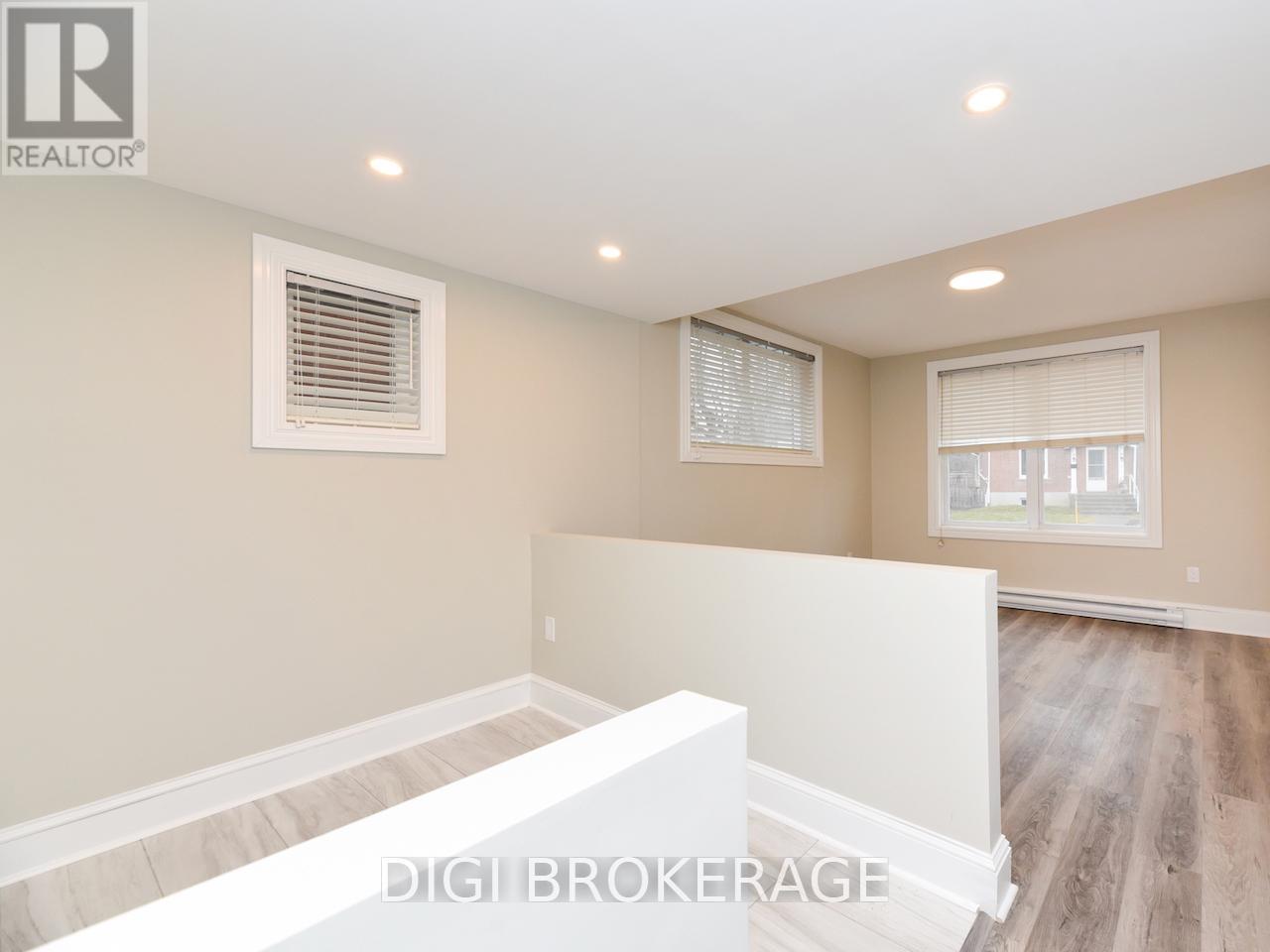 Photo 35 of 11 1 2 3 13 1 2 3 11 13 Acacia Avenue, Ottawa ON
