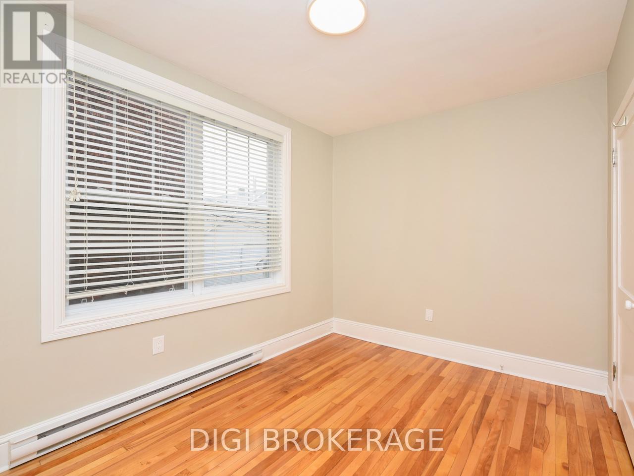 Photo 12 of 11 1 2 3 13 1 2 3 11 13 Acacia Avenue, Ottawa ON