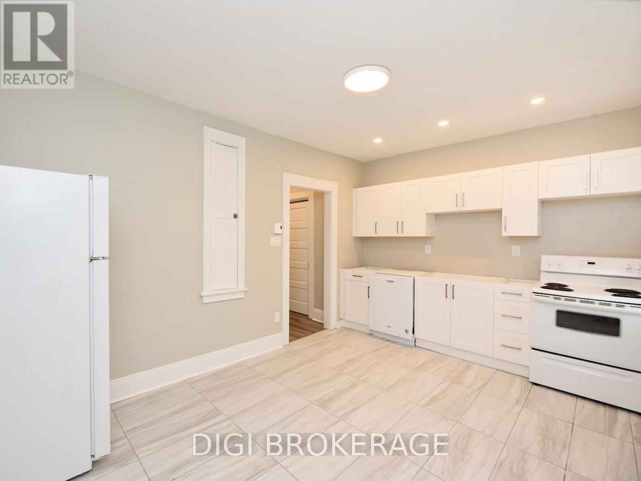Photo 5 of 11 1 2 3 13 1 2 3 11 13 Acacia Avenue, Ottawa ON