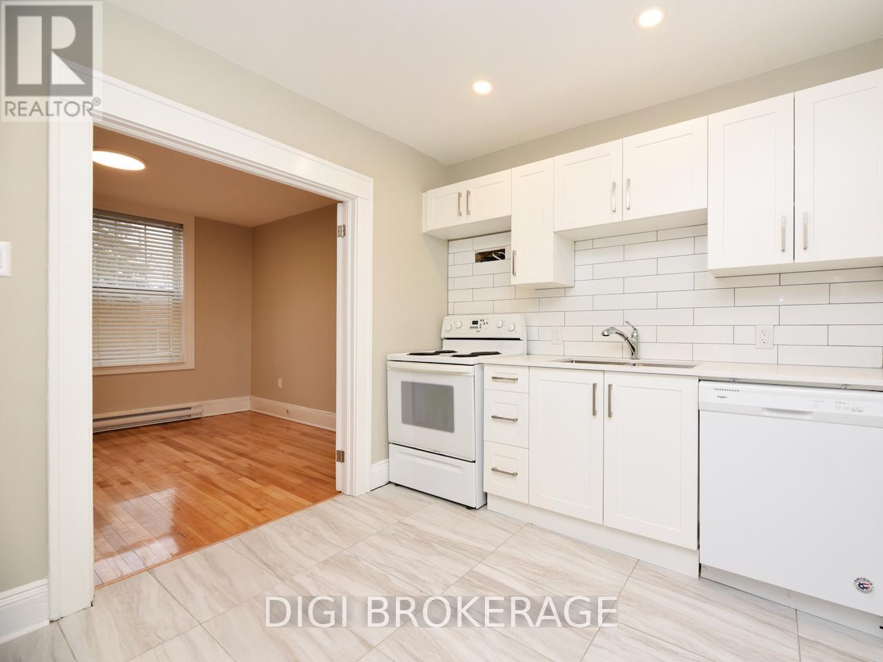 Photo 39 of 11 1 2 3 13 1 2 3 11 13 Acacia Avenue, Ottawa ON