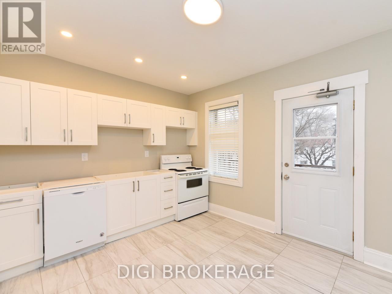 Photo 36 of 11 1 2 3 13 1 2 3 11 13 Acacia Avenue, Ottawa ON