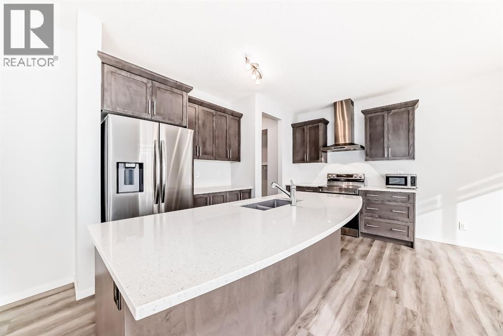 Photo 4 of 140 Carringham Road Nw, Calgary AB