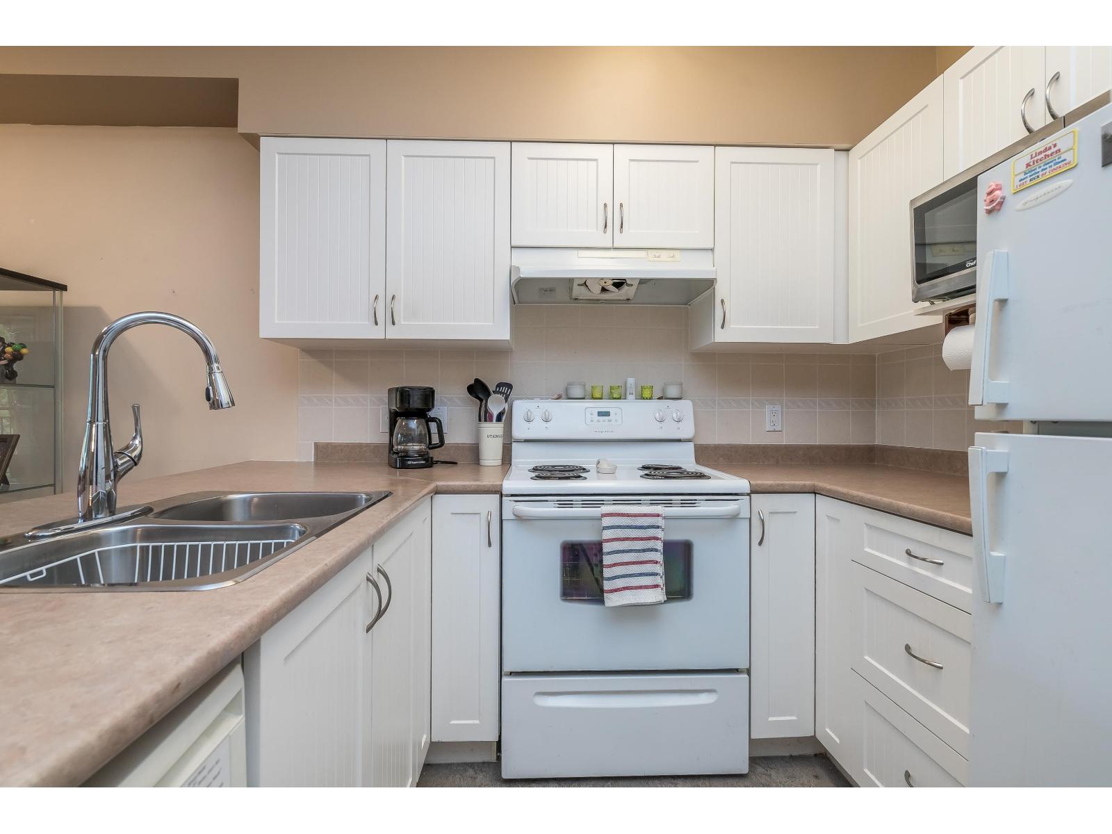 Photo 8 of 405 16068 83 Avenue, Surrey BC