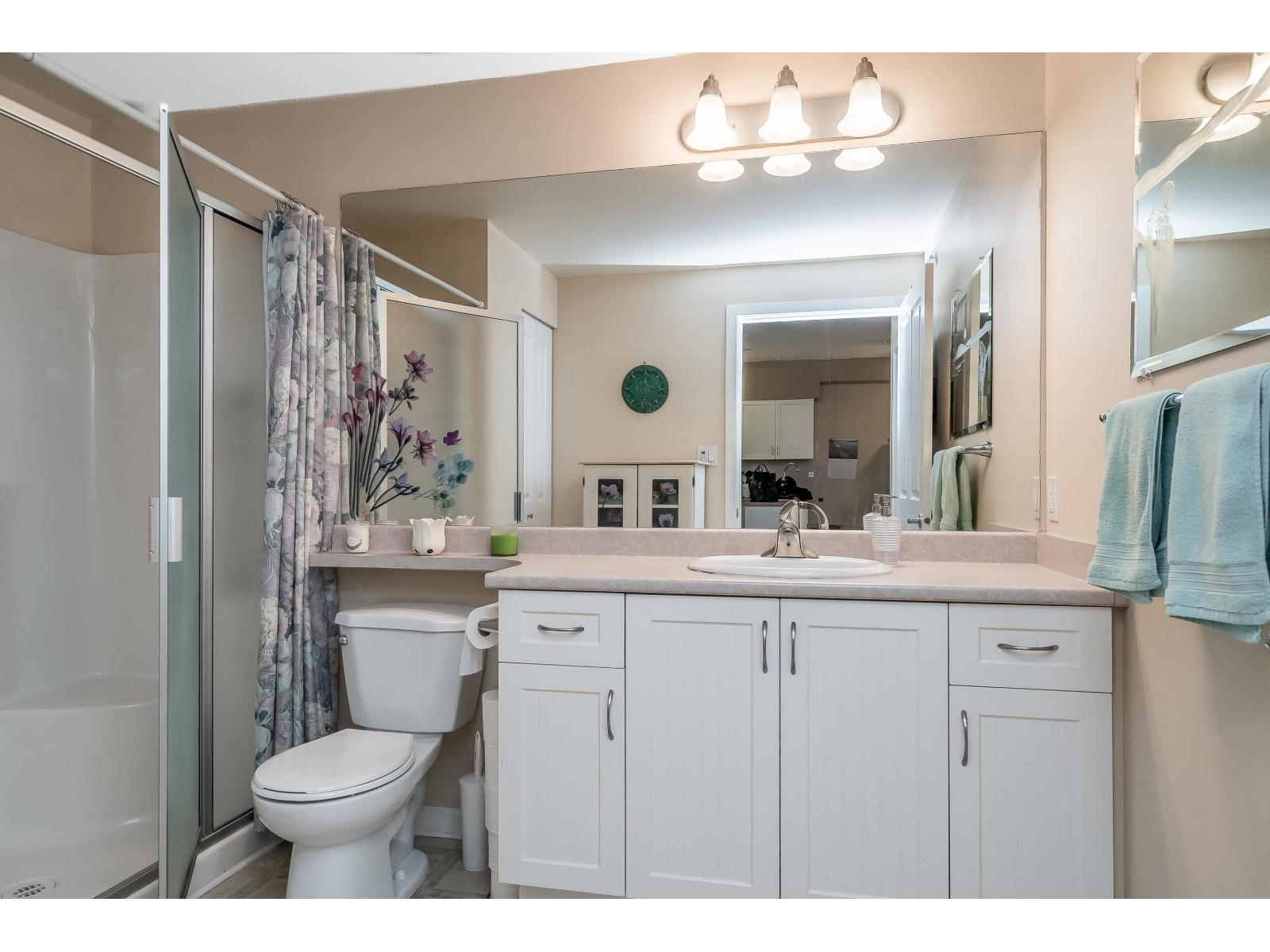 Photo 14 of 405 16068 83 Avenue, Surrey BC