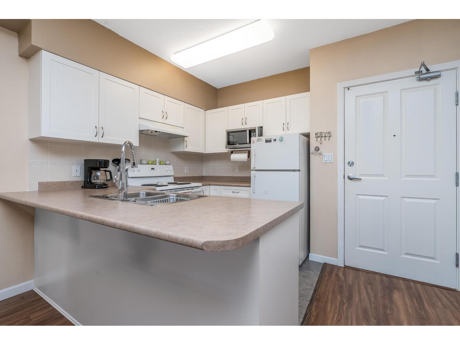 Photo 12 of 405 16068 83 Avenue, Surrey BC