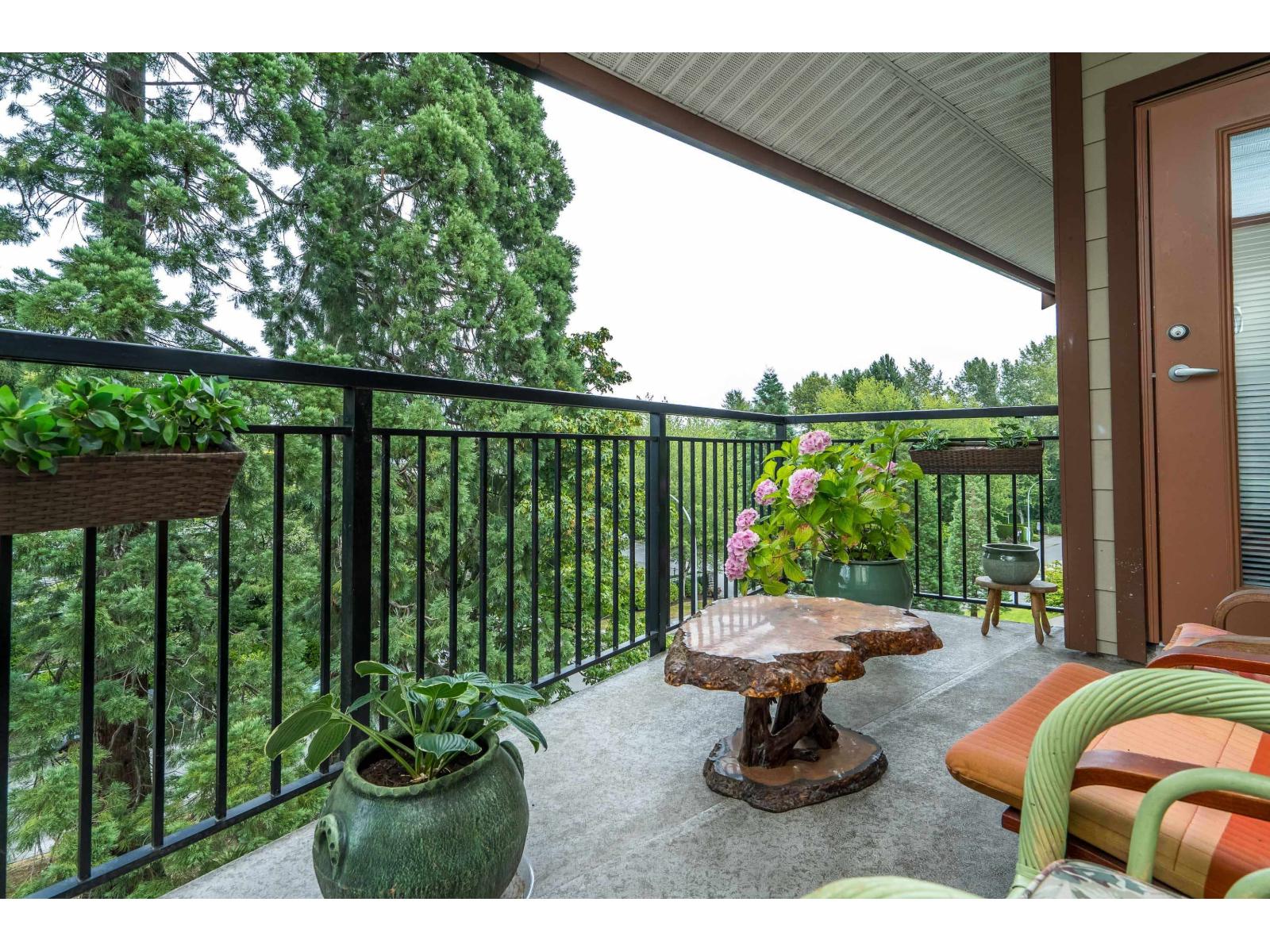 Photo 1 of 405 16068 83 Avenue, Surrey BC