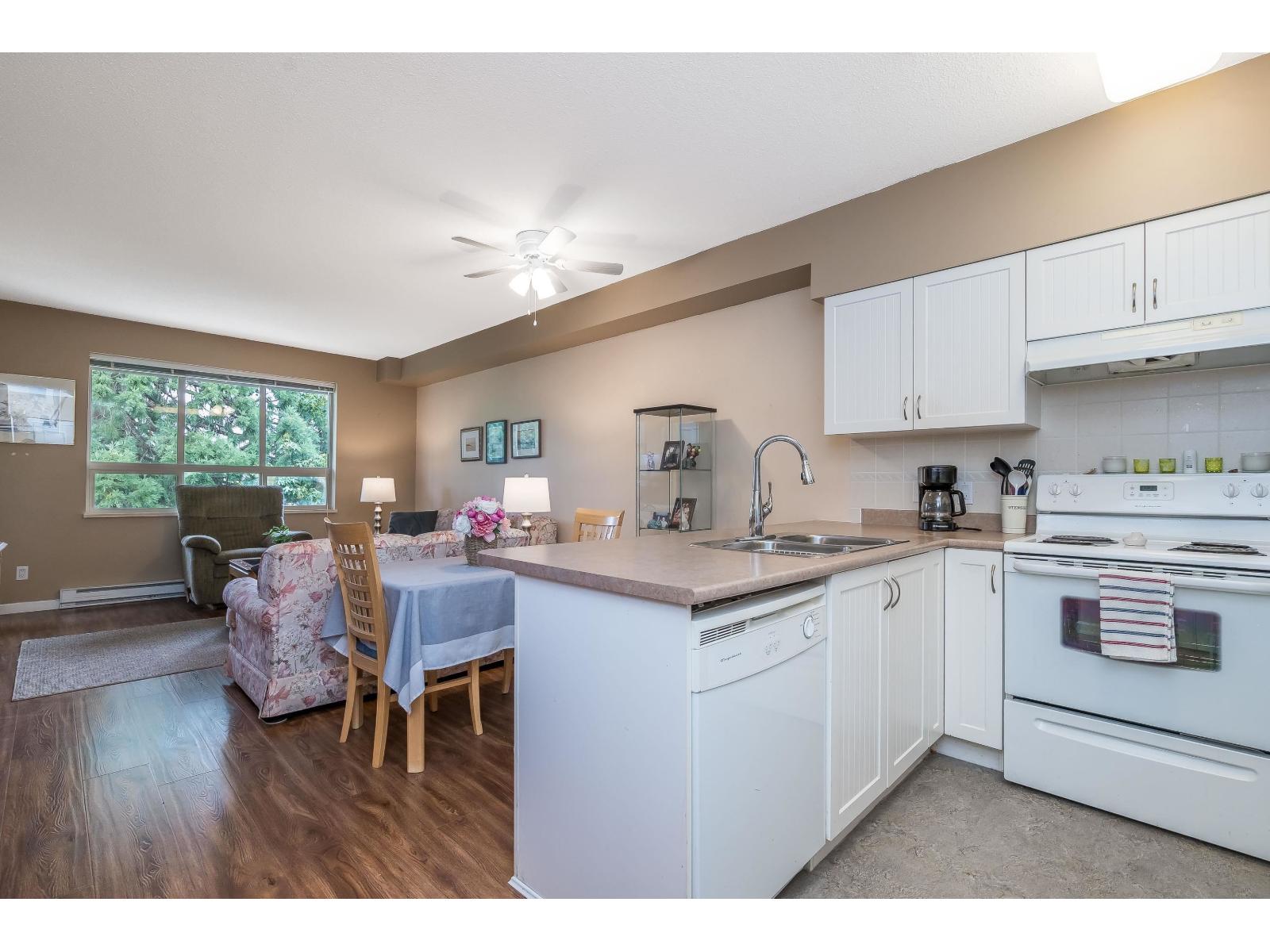 Photo 5 of 405 16068 83 Avenue, Surrey BC