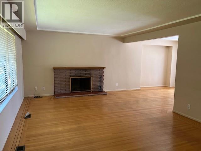Photo 3 of 4840 Parker Street, Burnaby BC