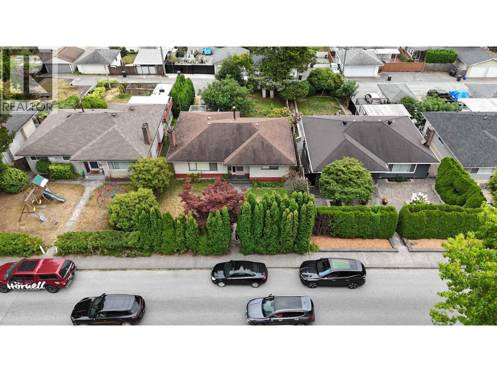 Photo 6 of 4840 Parker Street, Burnaby BC
