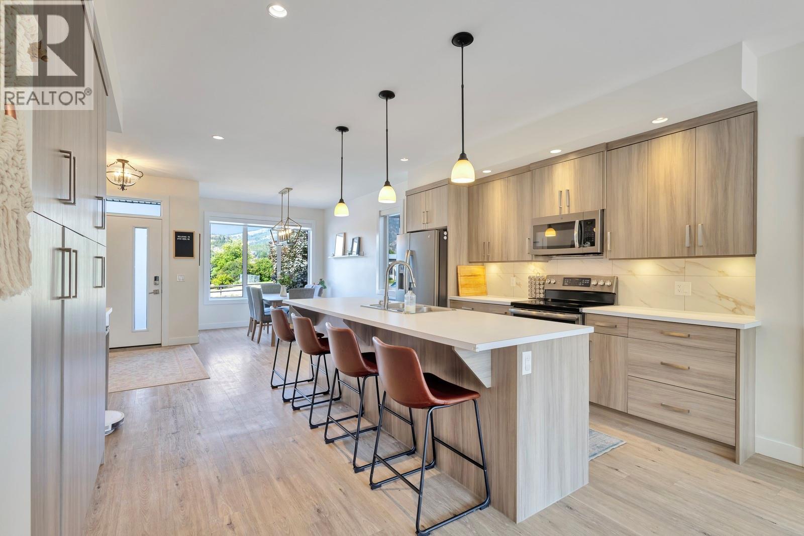  2733 Hewl Road, West Kelowna