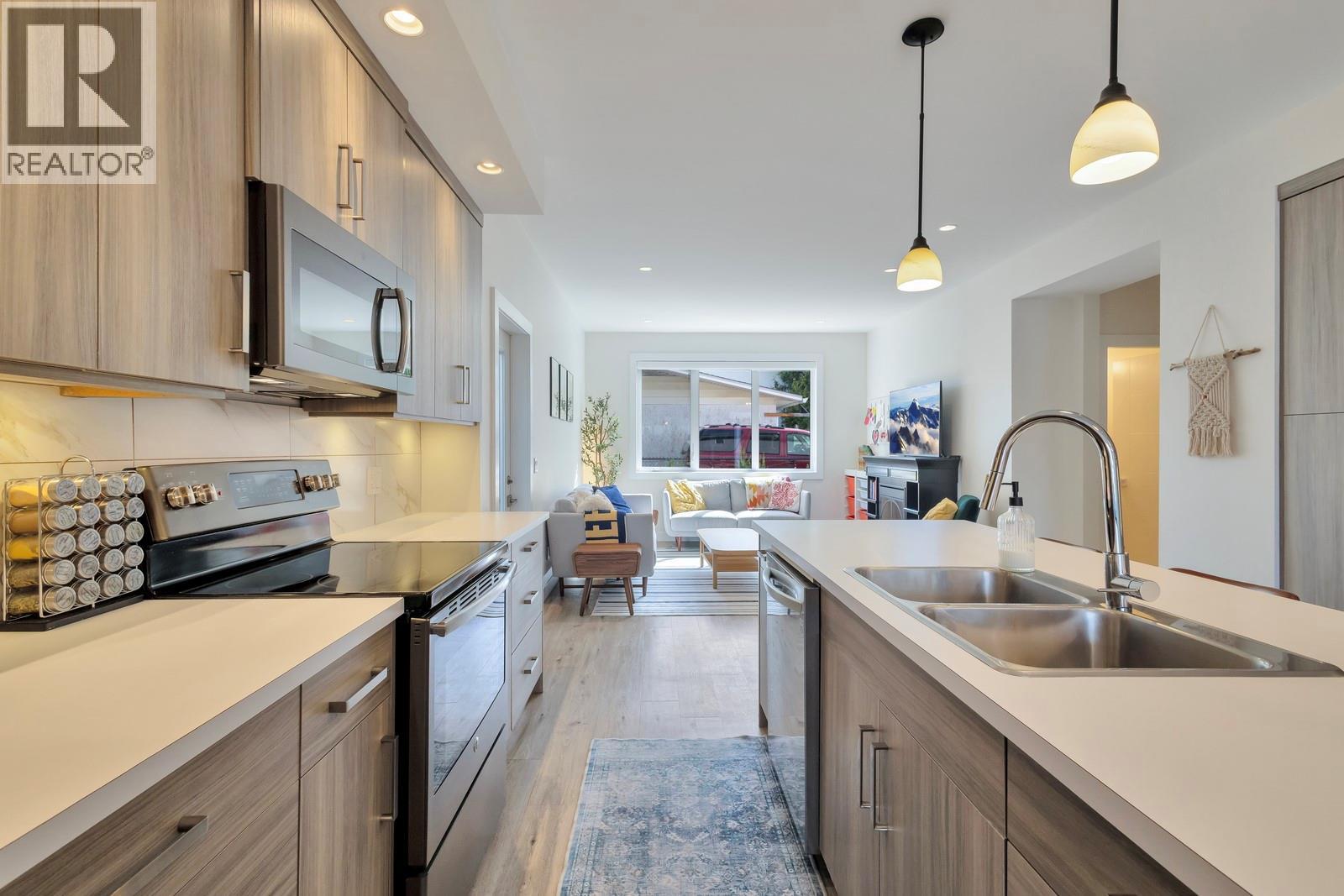  2733 Hewl Road, West Kelowna