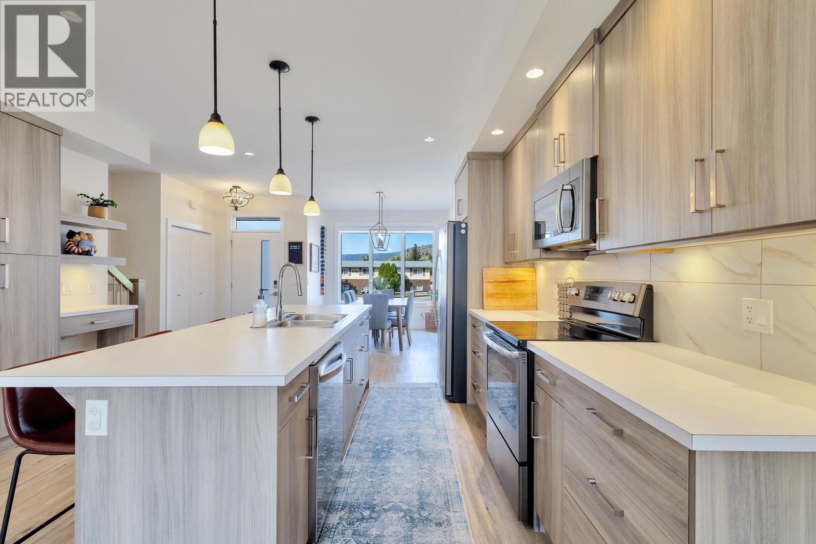  2733 Hewl Road, West Kelowna