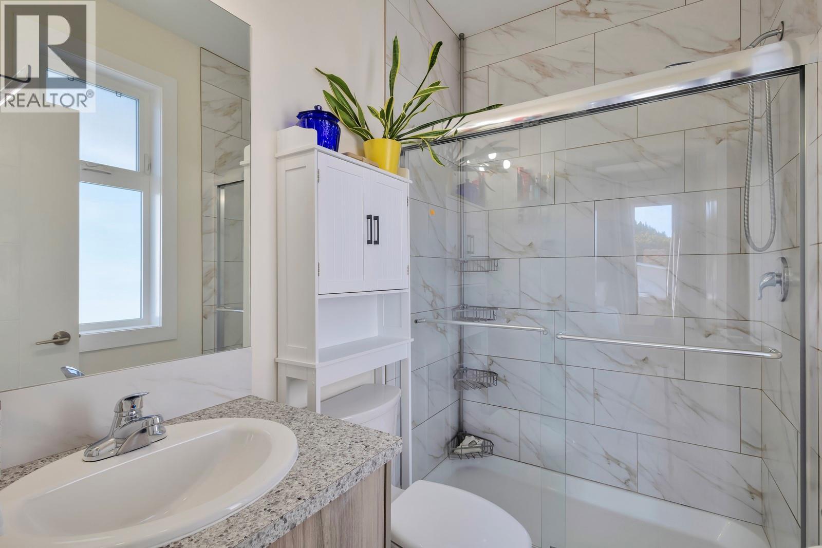  2733 Hewl Road, West Kelowna