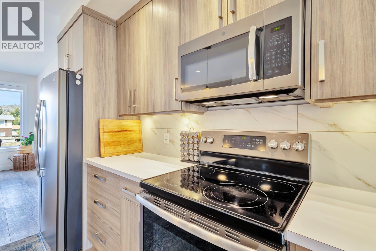  2733 Hewl Road, West Kelowna