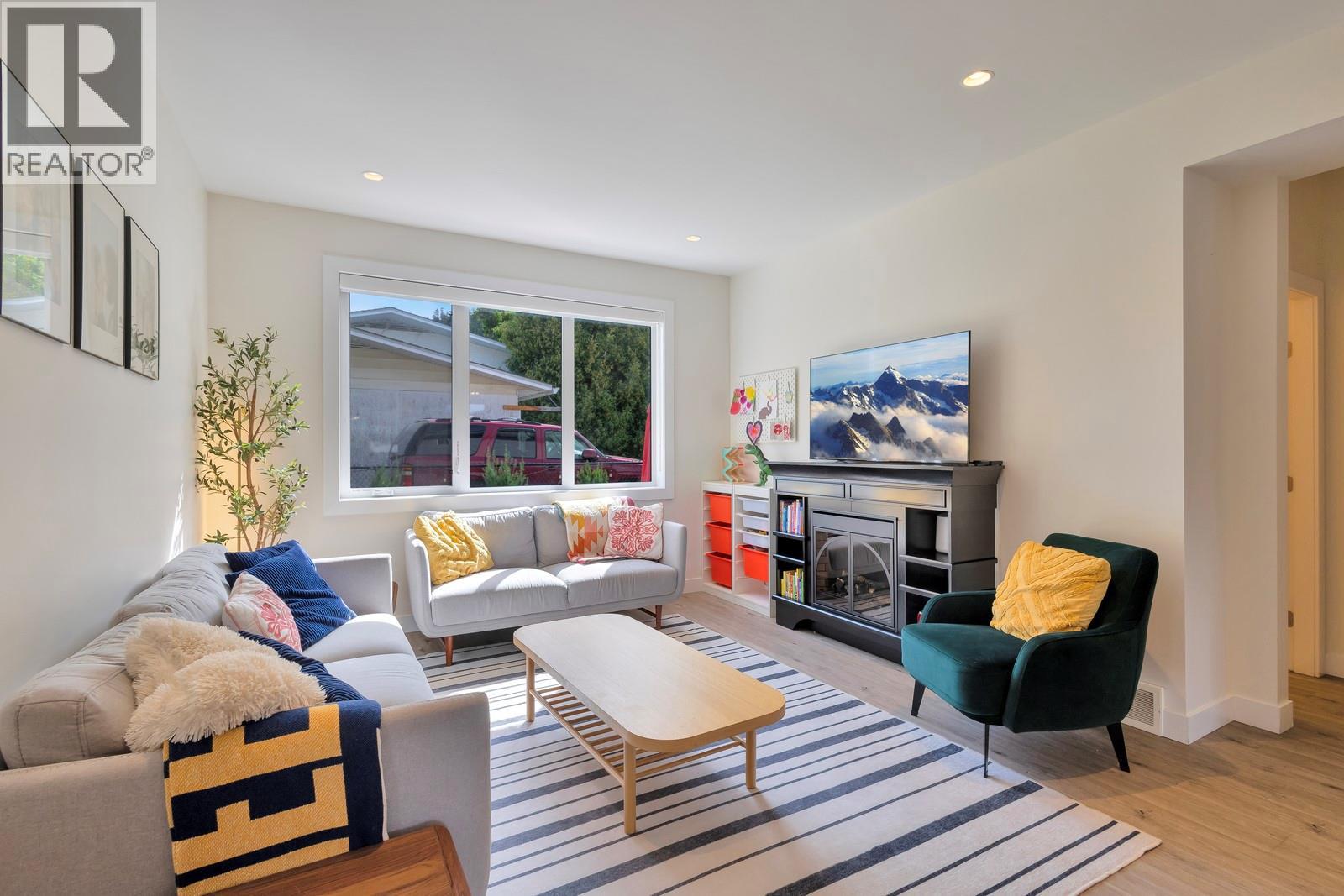  2733 Hewl Road, West Kelowna