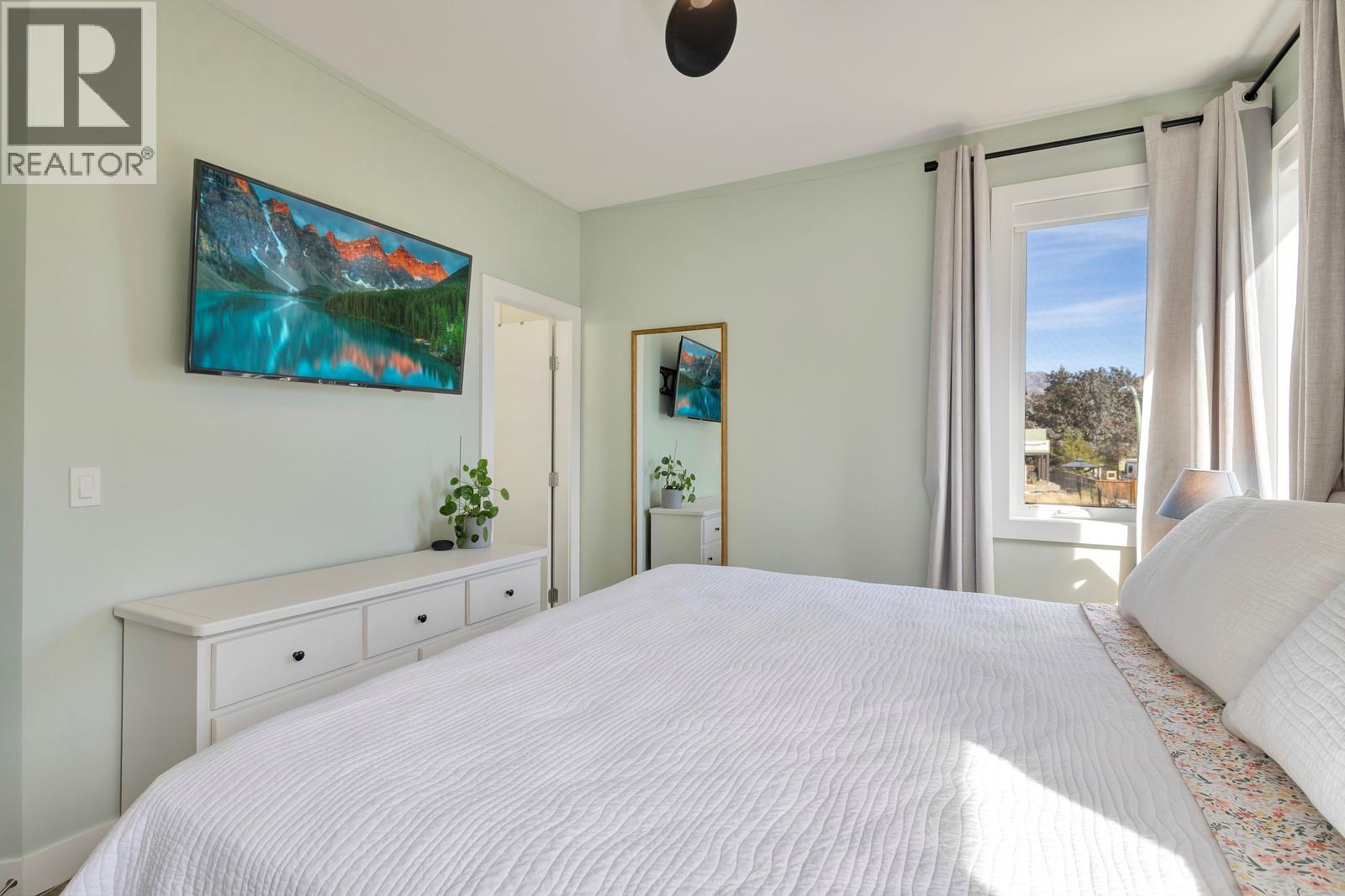  2733 Hewl Road, West Kelowna