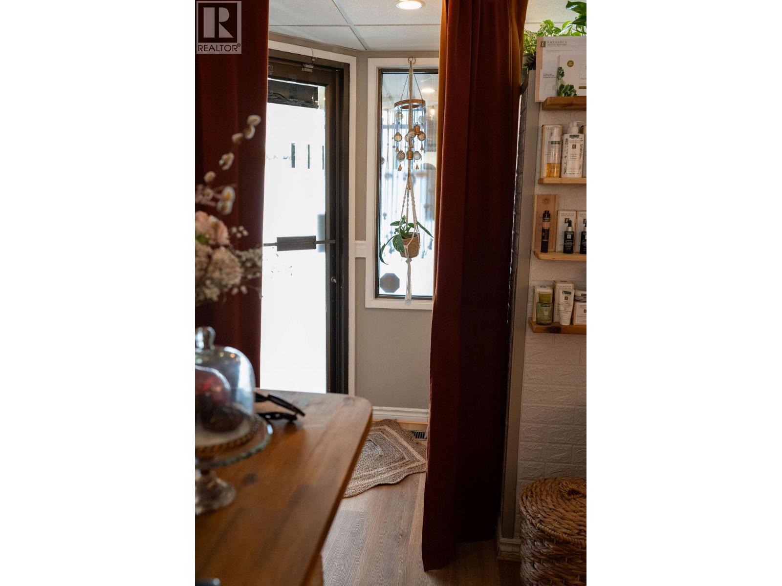 101A 545 Lawrence Avenue, Kelowna
