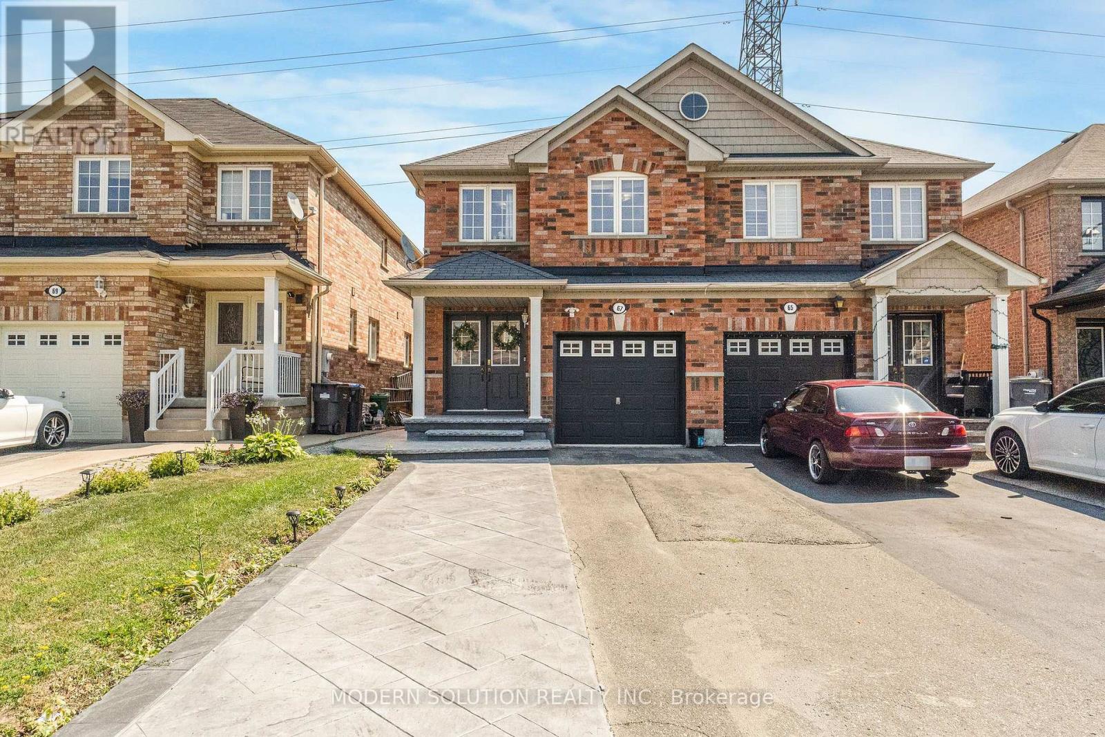 Photo 19 of 67 Roundstone Drive, Brampton ON