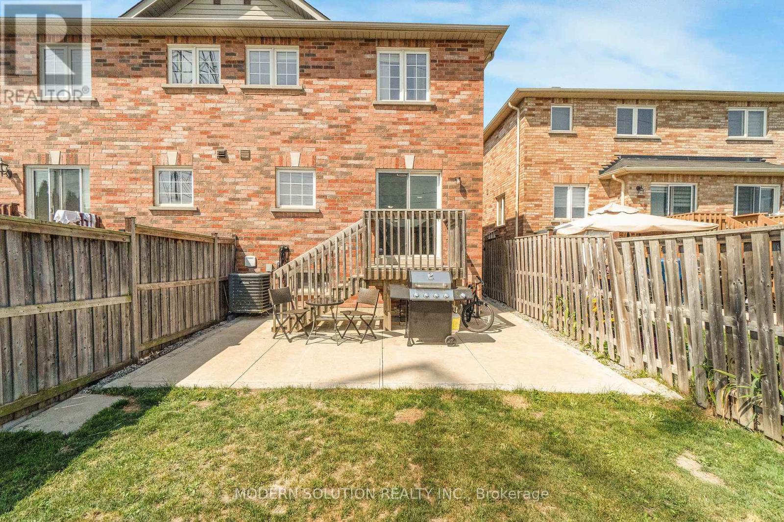 Photo 3 of 67 Roundstone Drive, Brampton ON