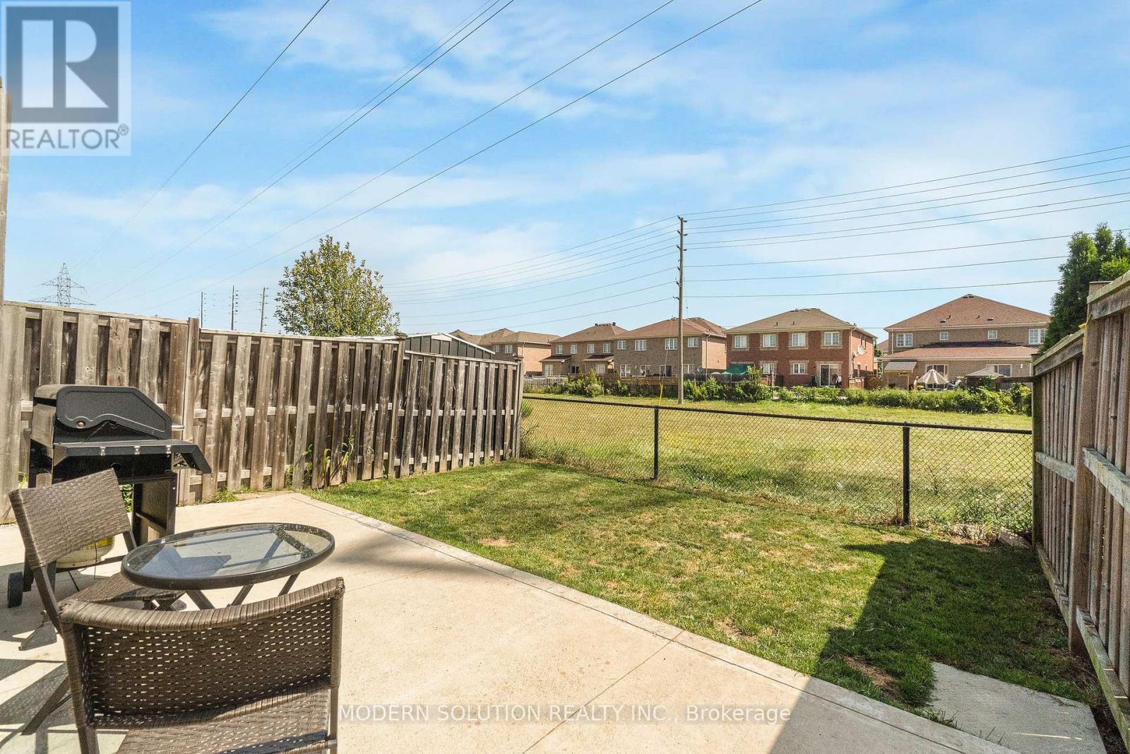 Photo 9 of 67 Roundstone Drive, Brampton ON