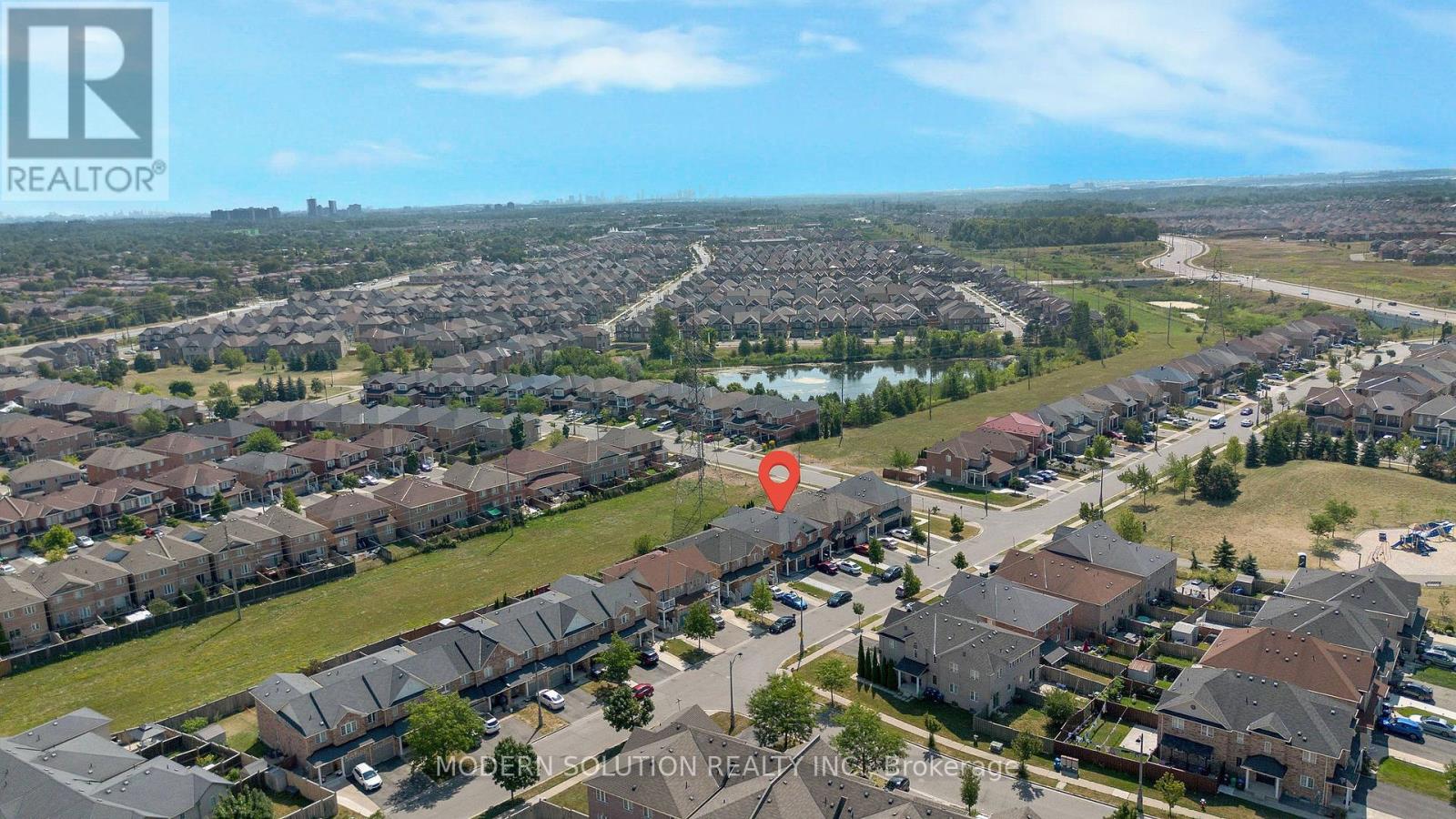 Photo 8 of 67 Roundstone Drive, Brampton ON