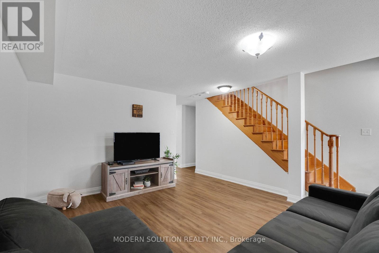 Photo 23 of 67 Roundstone Drive, Brampton ON