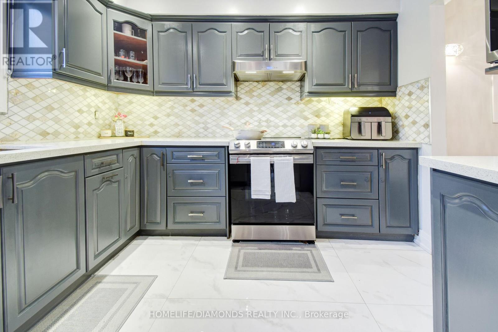 Photo 14 of 1549 Willow Way, Mississauga ON
