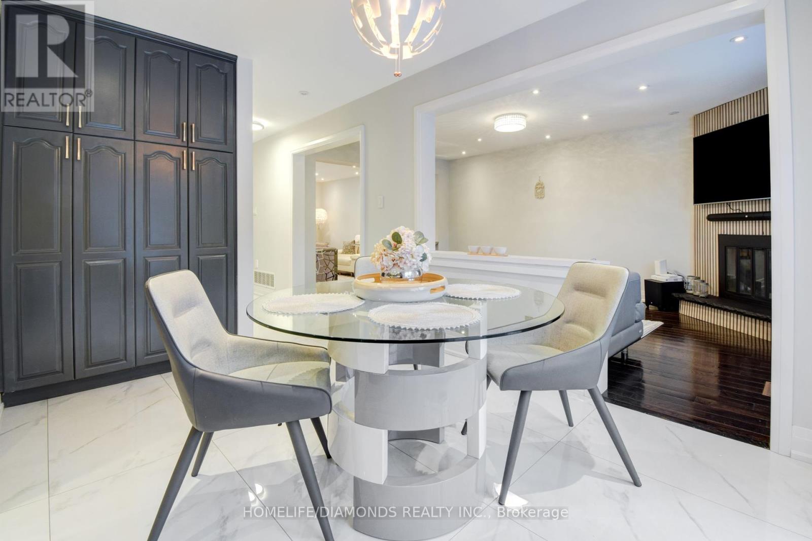 Photo 15 of 1549 Willow Way, Mississauga ON