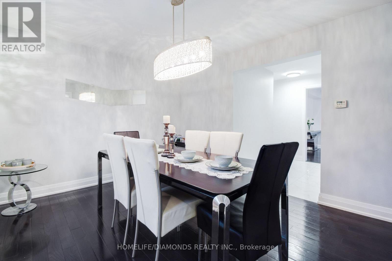 Photo 18 of 1549 Willow Way, Mississauga ON