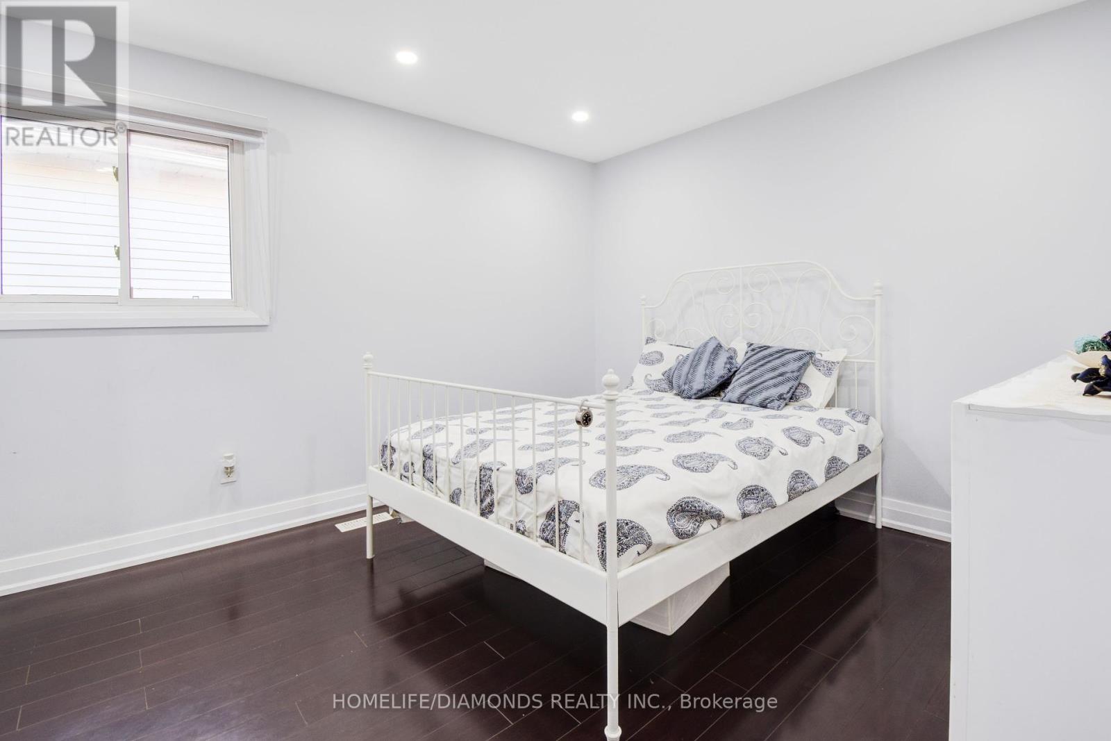 Photo 26 of 1549 Willow Way, Mississauga ON
