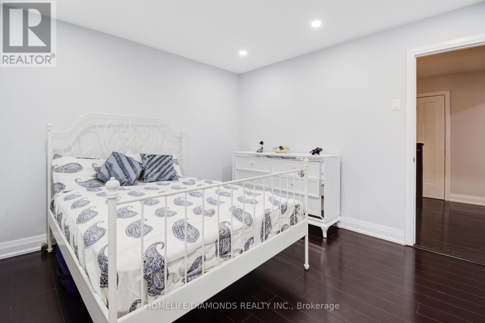 Photo 27 of 1549 Willow Way, Mississauga ON