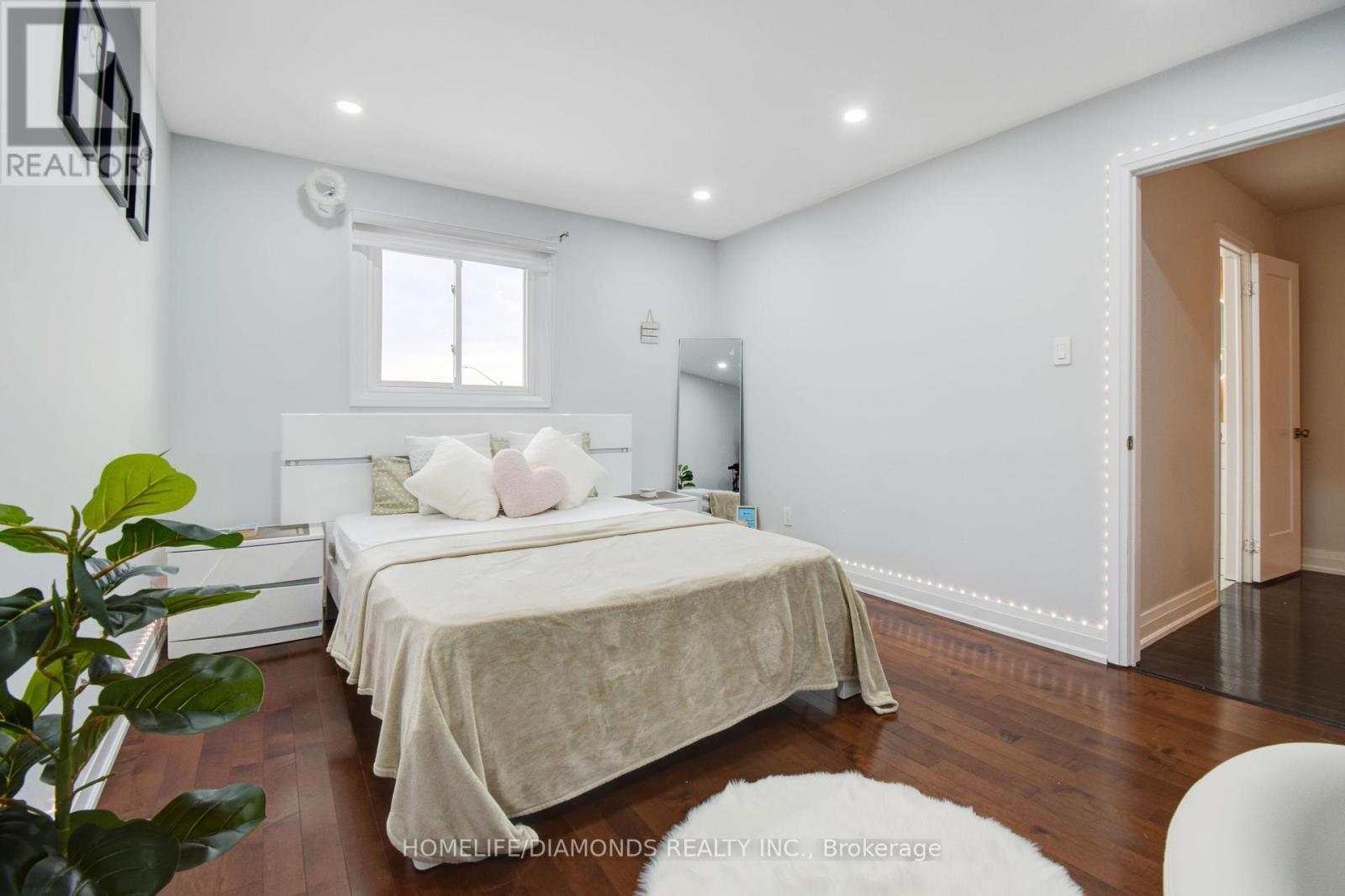 Photo 30 of 1549 Willow Way, Mississauga ON