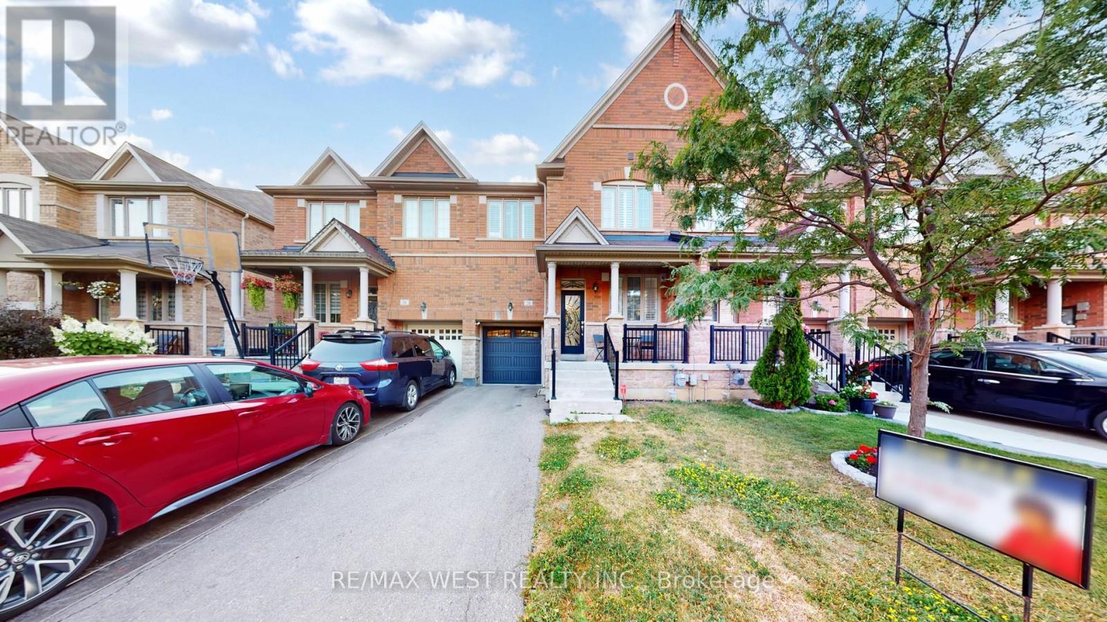 Photo 22 of 28 Yellowknife Road, Brampton ON