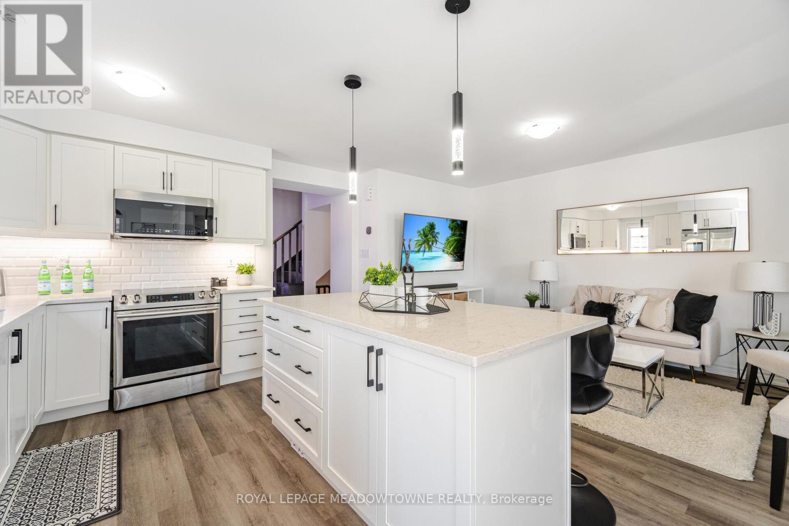 Photo 3 of 898 Cactus Point, Milton ON