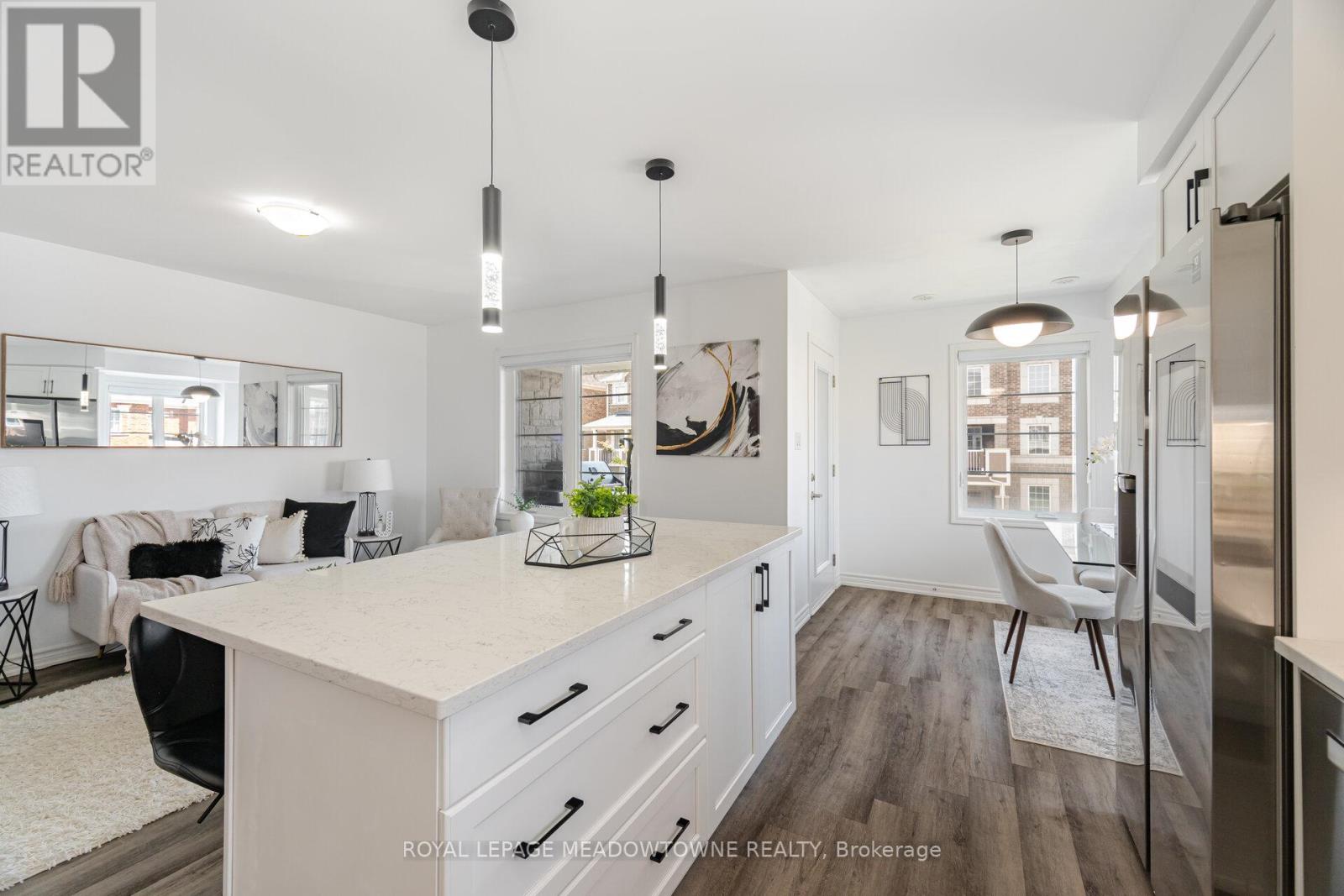 Photo 34 of 898 Cactus Point, Milton ON