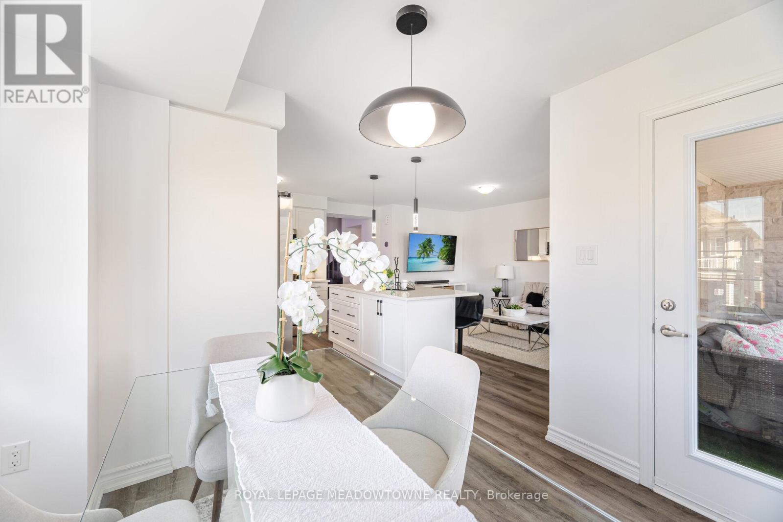 Photo 35 of 898 Cactus Point, Milton ON