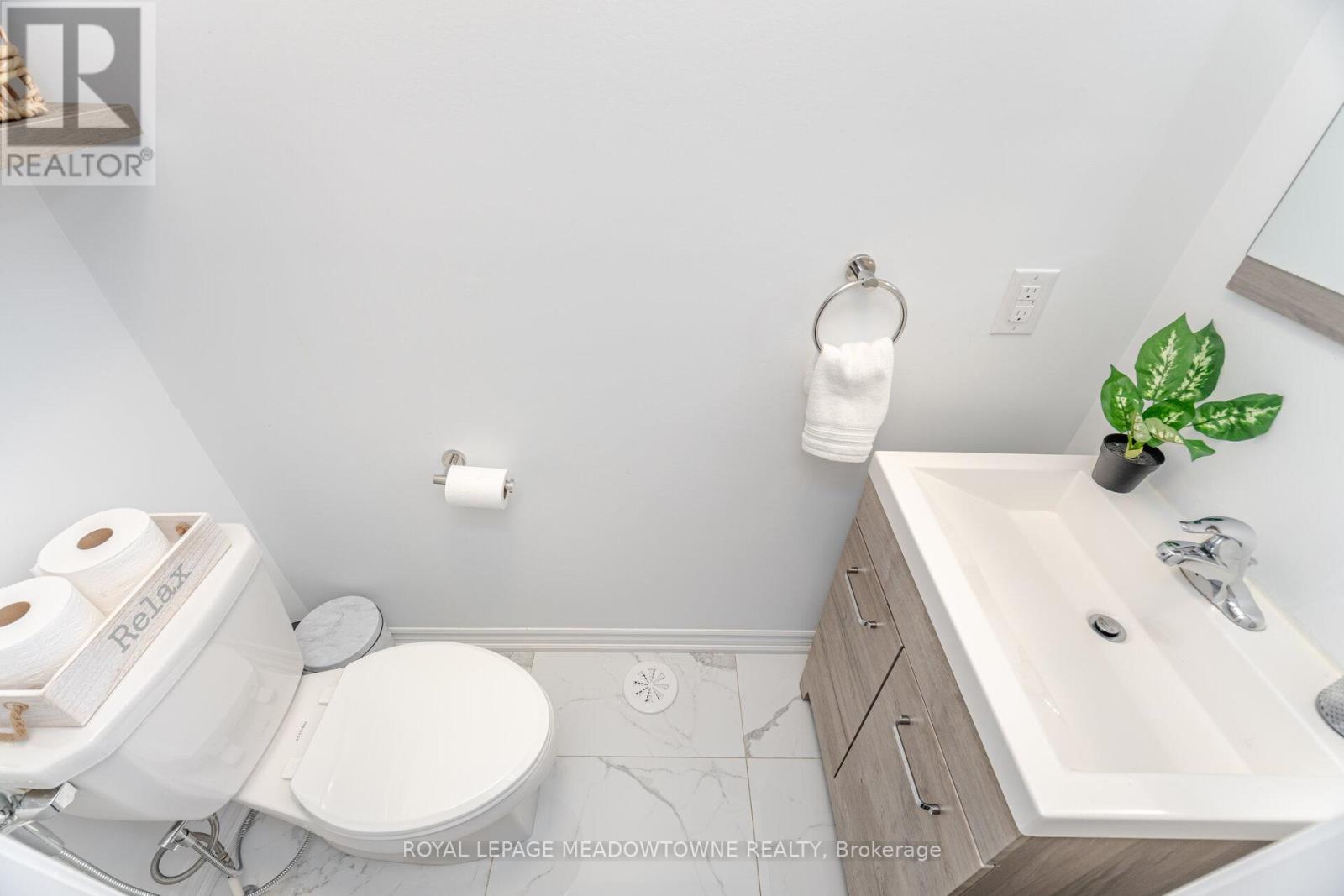 Photo 16 of 898 Cactus Point, Milton ON