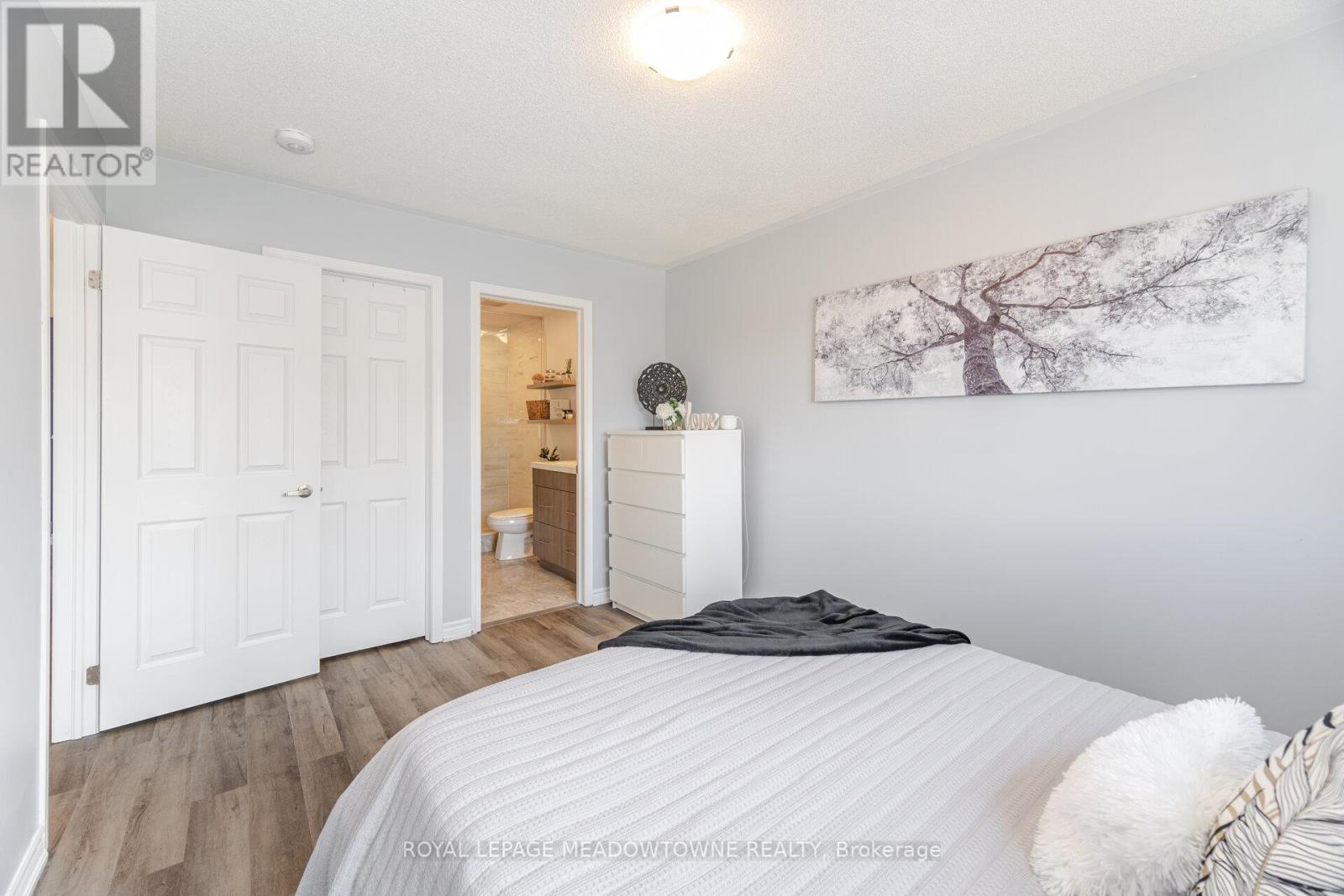 Photo 21 of 898 Cactus Point, Milton ON