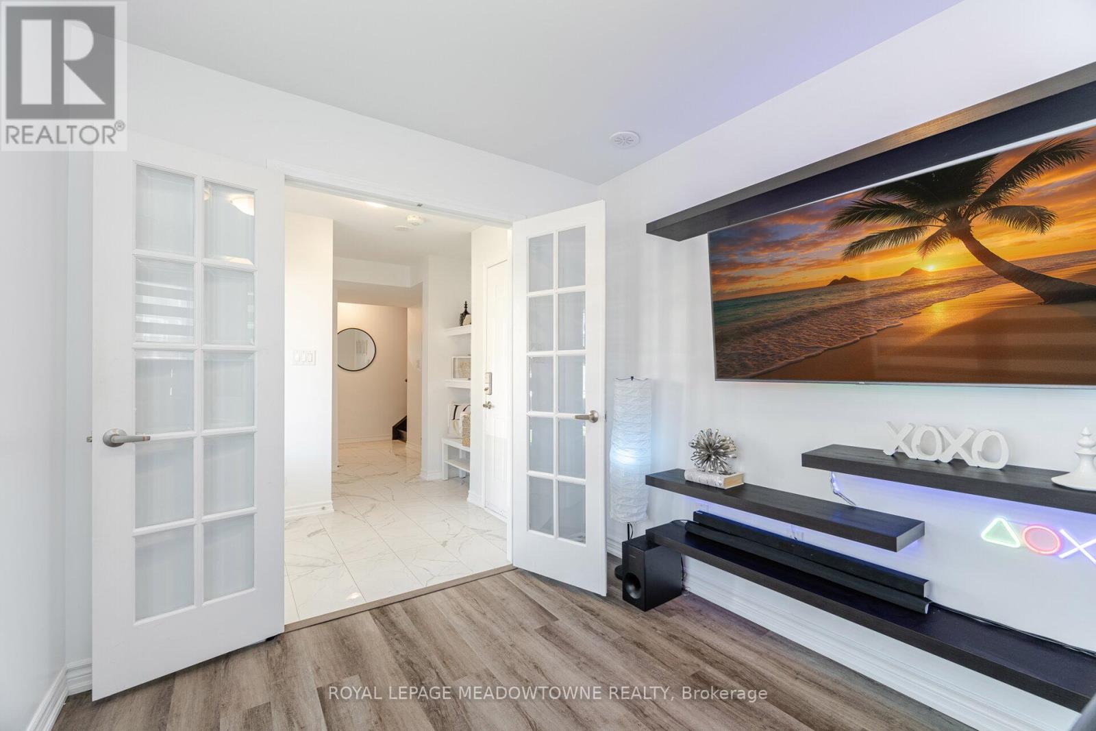 Photo 11 of 898 Cactus Point, Milton ON