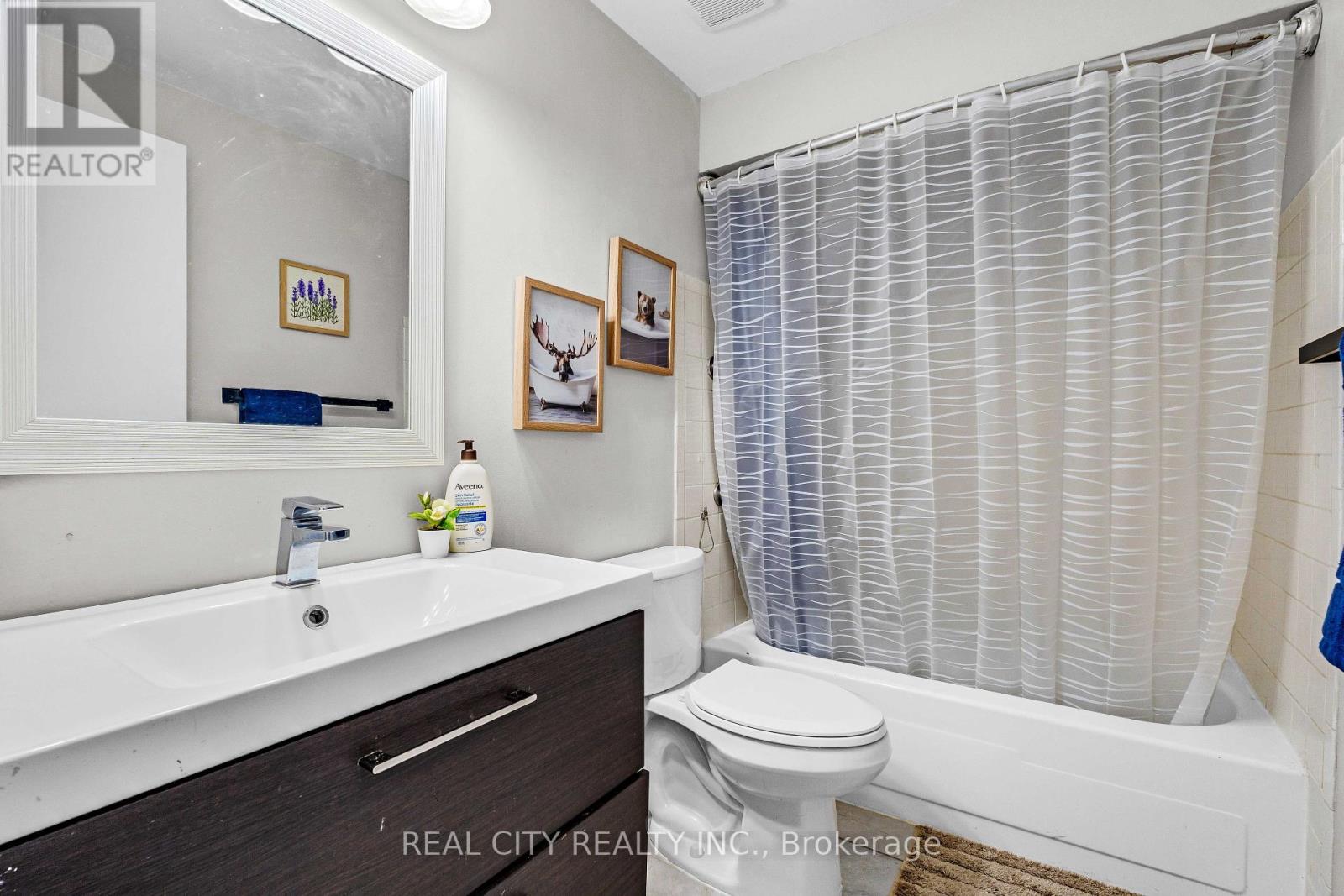 Photo 19 of 53 273 Elgin Street, Brantford ON