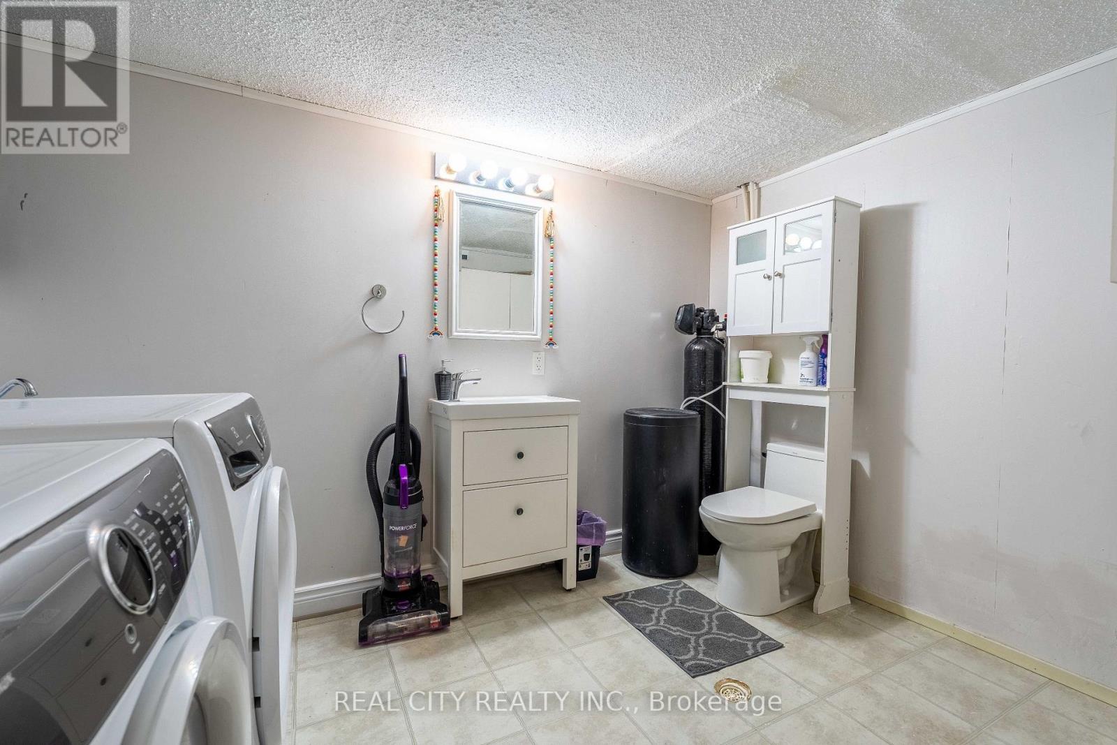 Photo 2 of 53 273 Elgin Street, Brantford ON