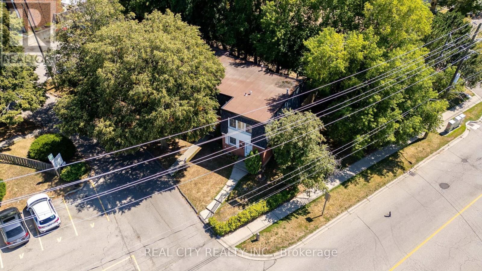 Photo 34 of 53 273 Elgin Street, Brantford ON