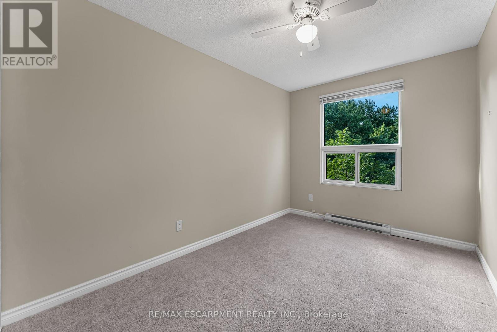 Photo 8 of 308 4209 Hixon Street, Lincoln ON