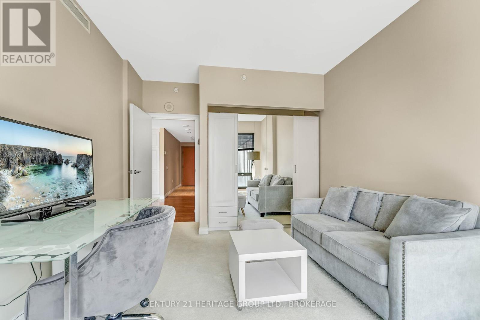 Photo 2 of 1103 90 George Street, Ottawa ON
