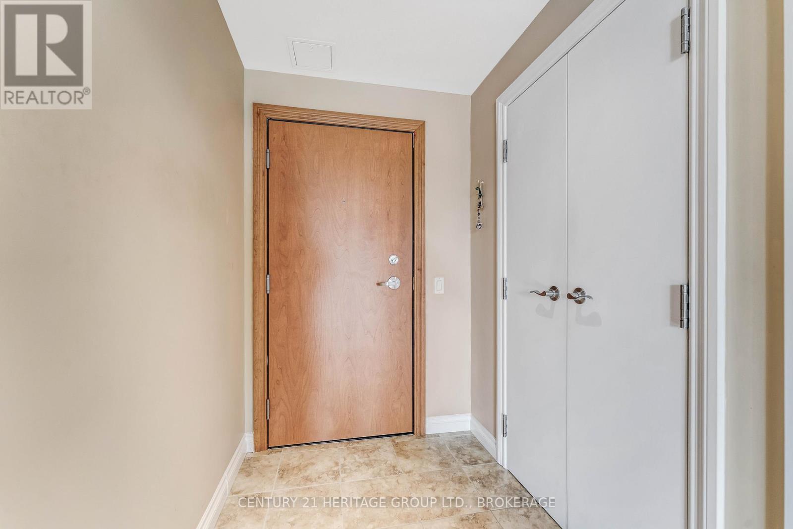 Photo 40 of 1103 90 George Street, Ottawa ON