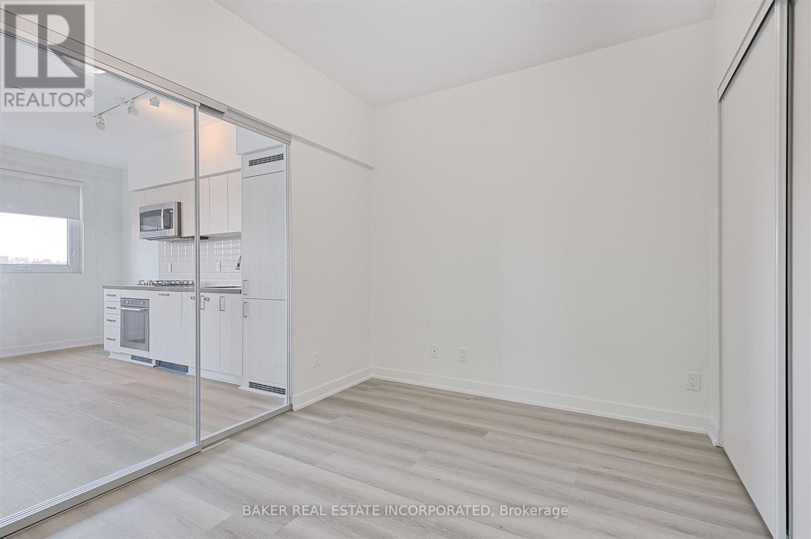 Photo 2 of 219 501 St Clair Avenue W, Toronto ON