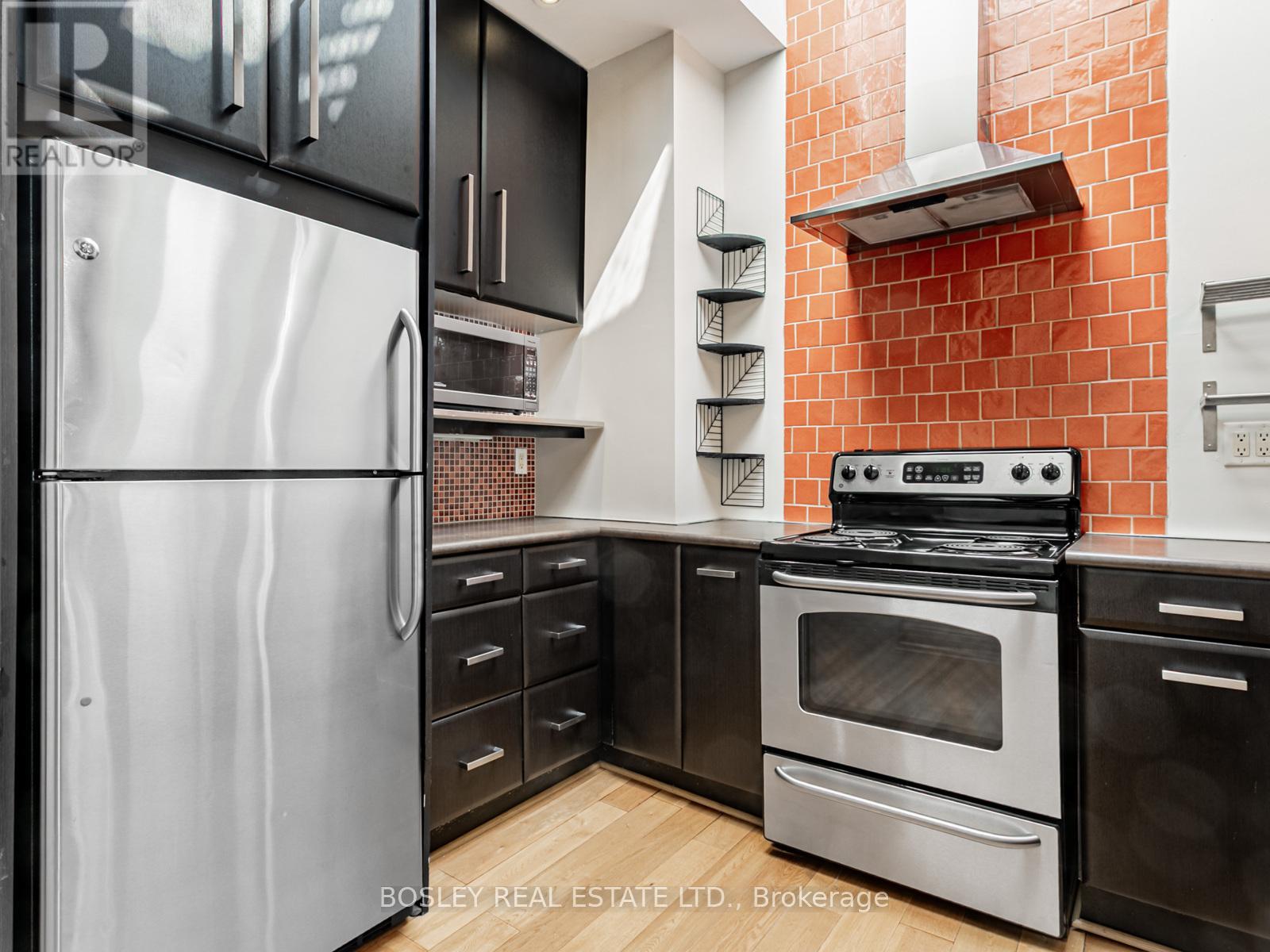 Photo 5 of 3 543 Queen Street W, Toronto ON