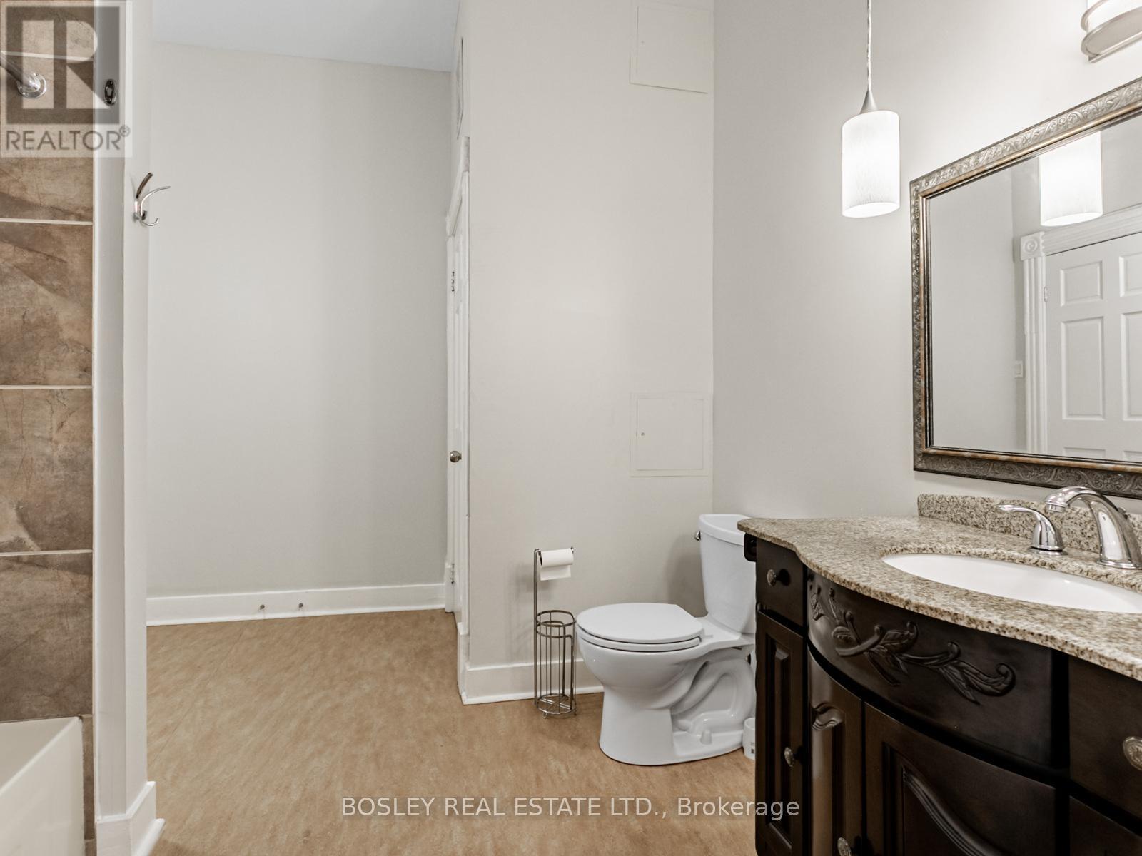 Photo 10 of 3 543 Queen Street W, Toronto ON